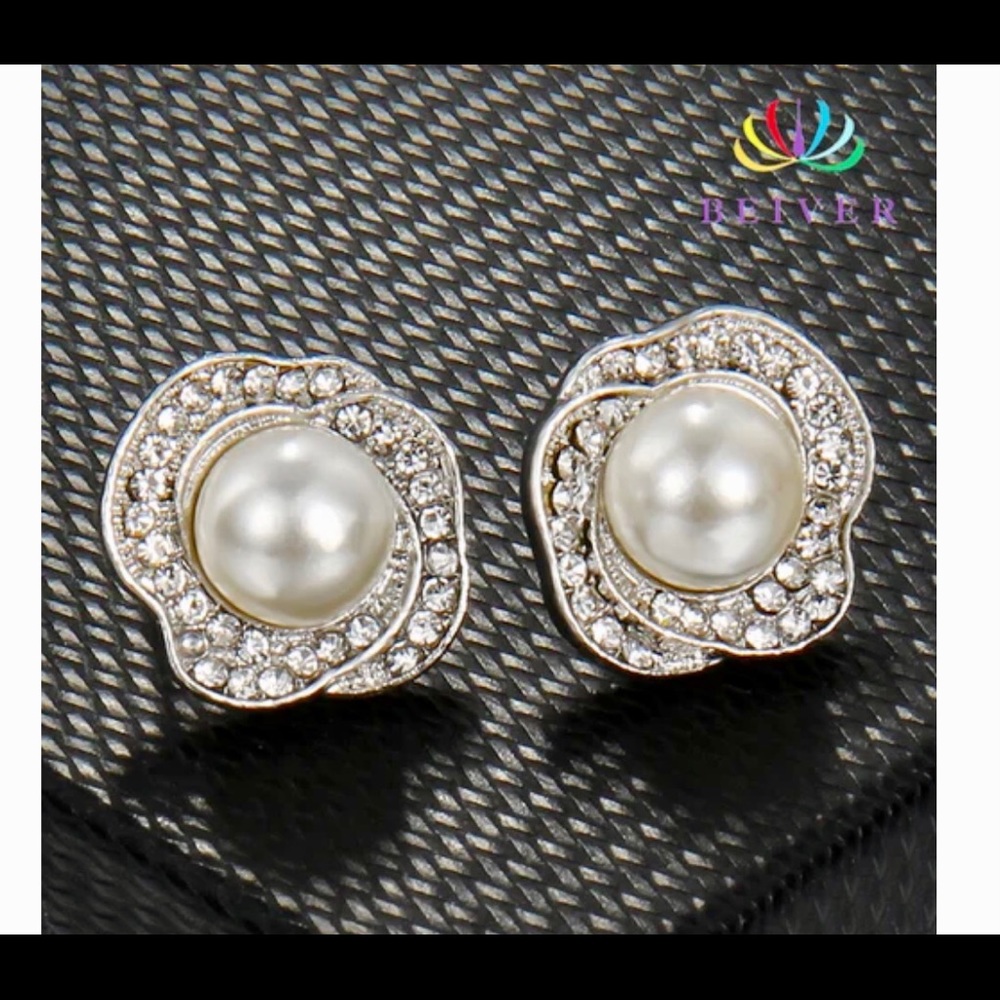 ❌SOLD❌ Silver & Pearl Necklace and Earring Set, New - Picture 7 of 11